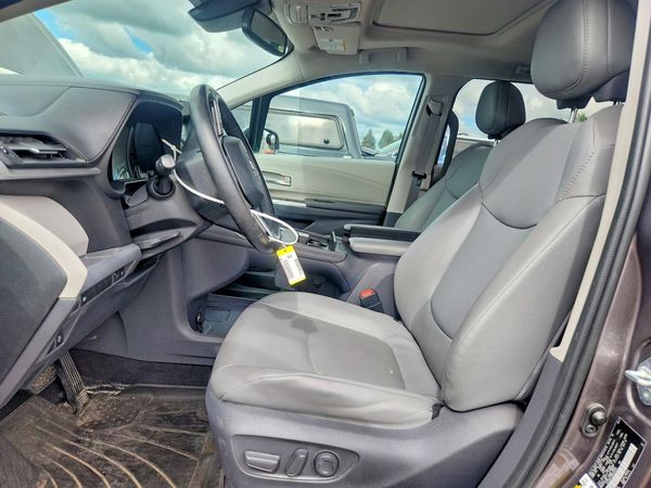 2021 TOYOTA SIENNA XLE — DENT