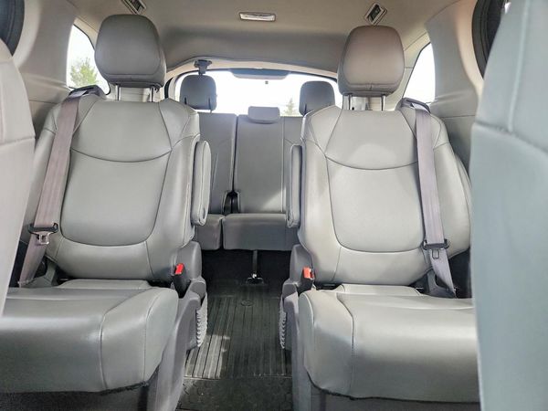 2021 TOYOTA SIENNA XLE — SUVN