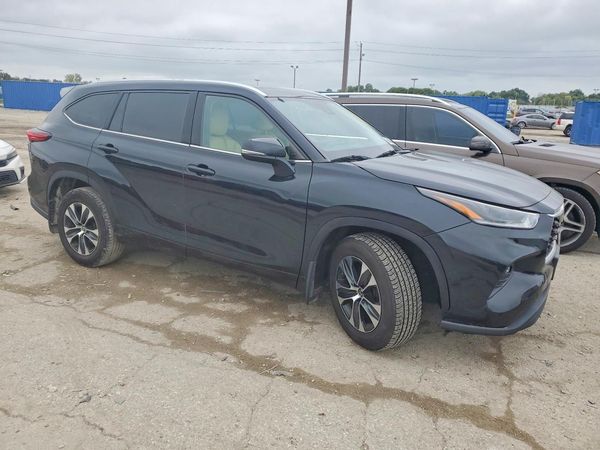 2021 TOYOTA HIGHLANDER XLE — Passenger 3/4