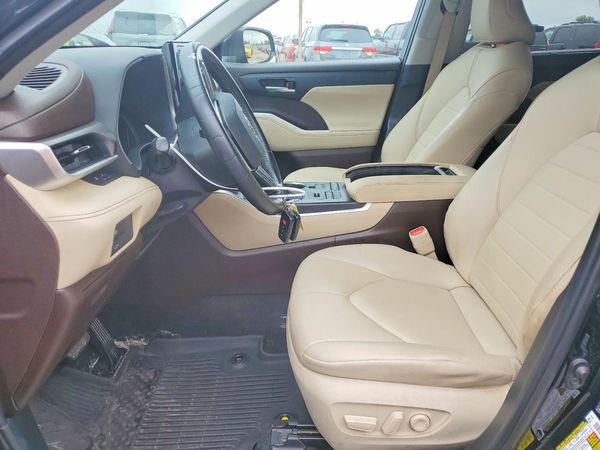 2021 TOYOTA HIGHLANDER XLE — DENT