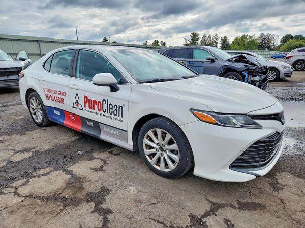 2020 TOYOTA CAMRY LE — Passenger 3/4