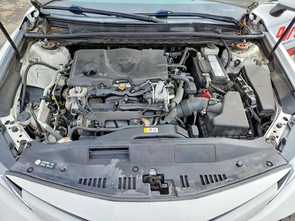 2020 TOYOTA CAMRY LE — Engine bay