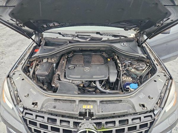 2012 MERCEDES-BENZ ML ML350 4-MATIC — Engine bay