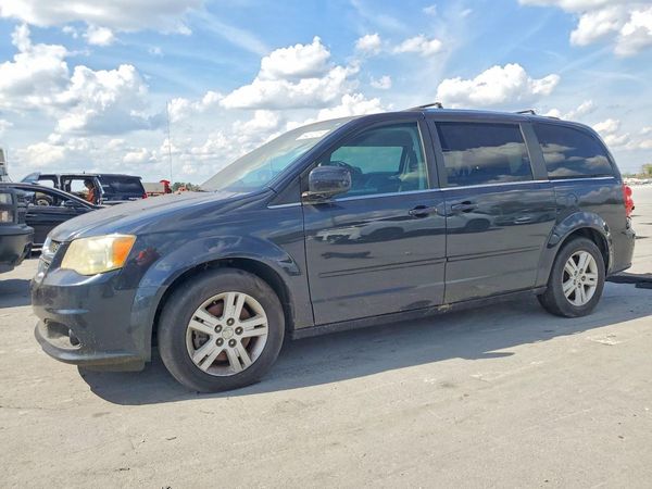 2013 DODGE CARAVAN — DSFA — Front 3/4