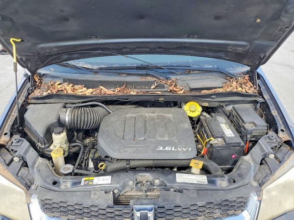 2013 DODGE CARAVAN Crew — Engine bay