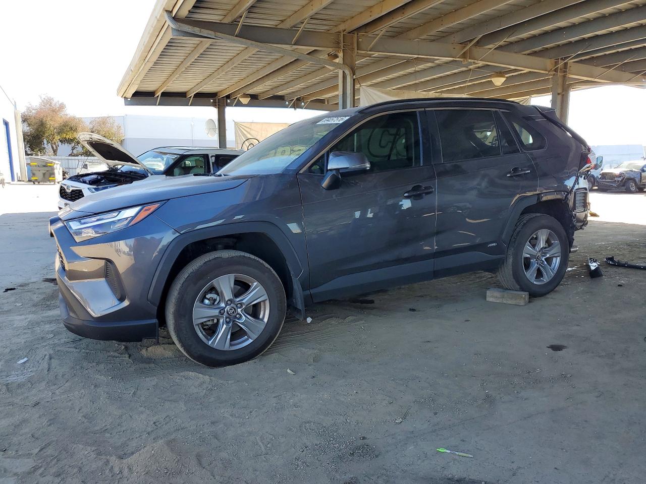 2024 TOYOTA RAV4 XLE — Front 3/4