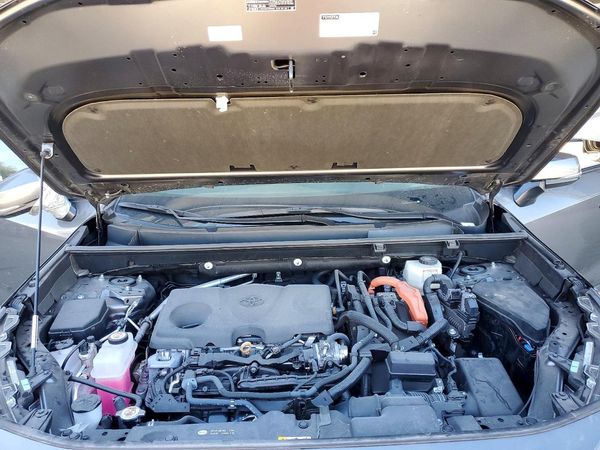 2024 TOYOTA RAV4 XLE — Engine bay