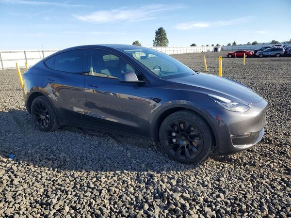 2022 TESLA MODEL Y — Passenger 3/4
