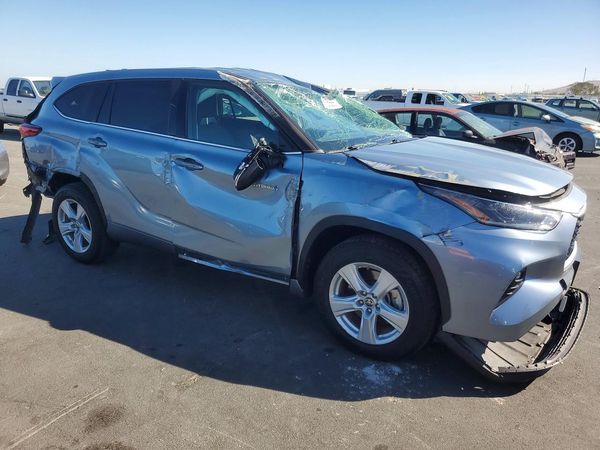 2021 TOYOTA HIGHLANDER LE — Passenger 3/4
