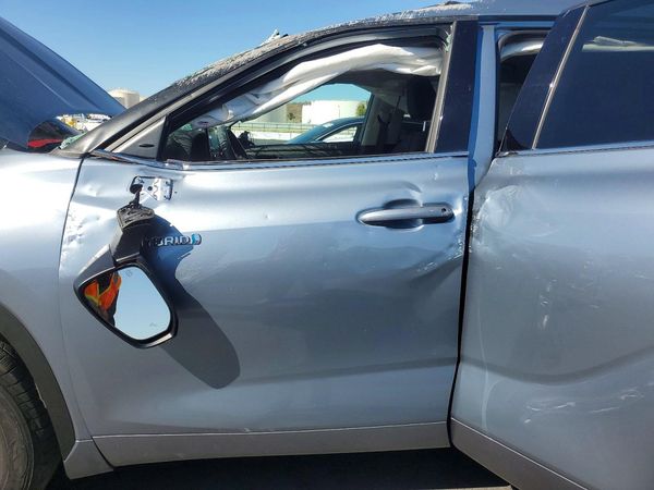 2021 TOYOTA HIGHLANDER LE — DENT