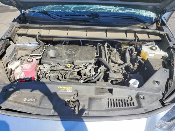 2021 TOYOTA HIGHLANDER LE — Engine bay