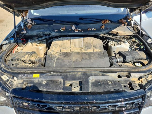 2018 LAND ROVER DISCOVERY HSE Luxury — Engine bay
