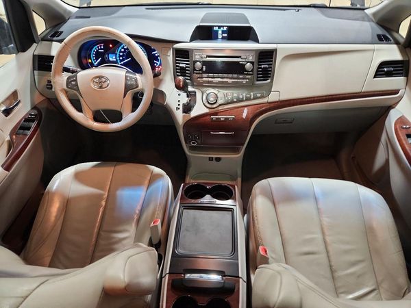 2014 TOYOTA SIENNA — CKPT