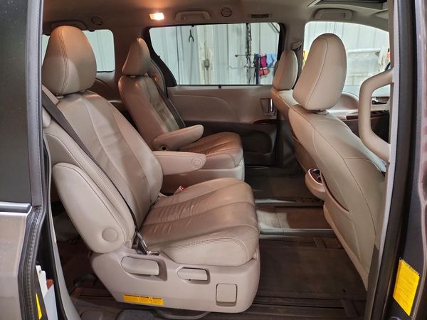 2014 TOYOTA SIENNA — PSRS