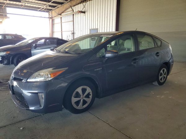 2015 TOYOTA PRIUS — DSFA — Front 3/4