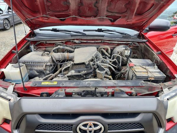 2014 TOYOTA TACOMA Delux Grade — Engine bay