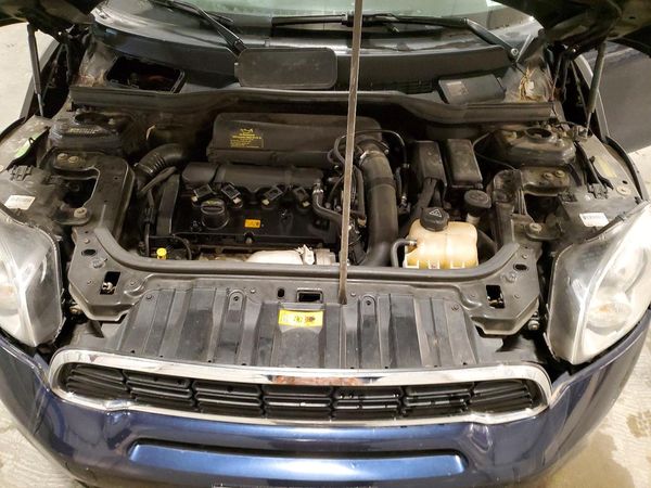 2012 MINI COOPER — Engine bay