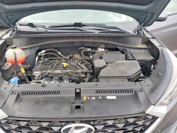 2021 HYUNDAI TUCSON SE — Engine bay