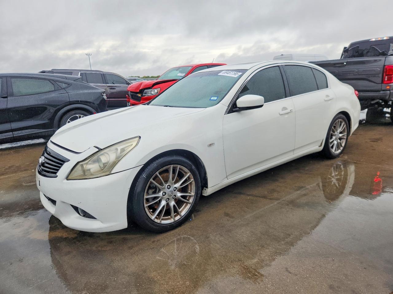 2013 INFINITI G37 — Front 3/4