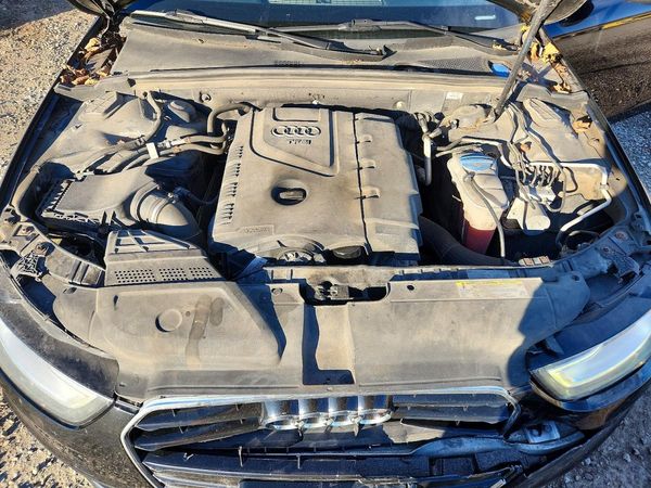 2016 AUDI A4 quattro Prestige — Engine bay