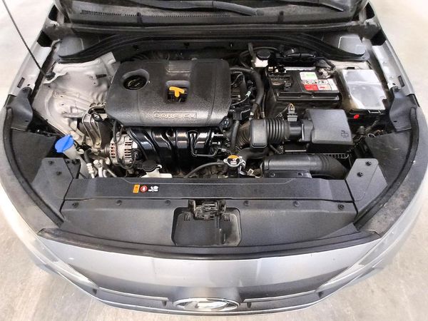 2020 HYUNDAI ELANTRA — Engine bay