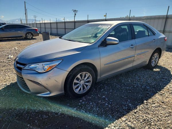 2015 TOYOTA CAMRY — Front 3/4