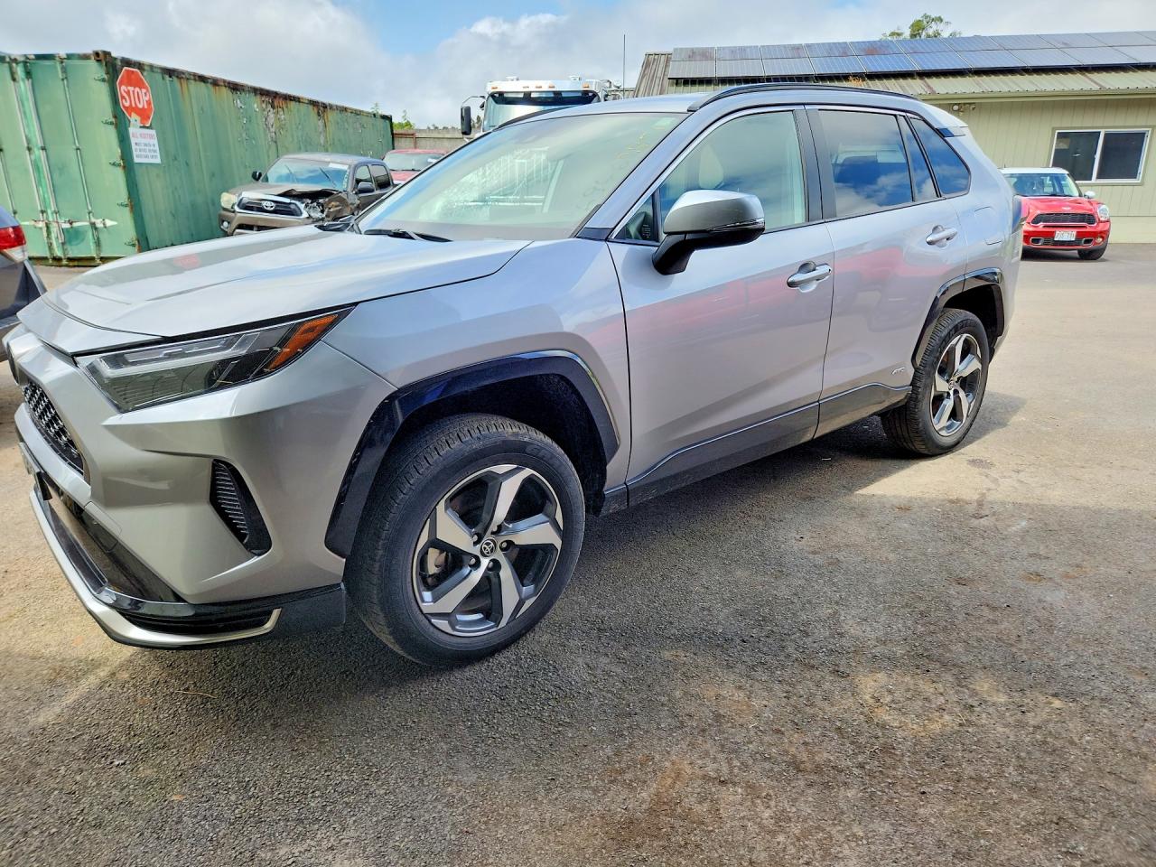 2025 TOYOTA RAV4 SE — Front 3/4