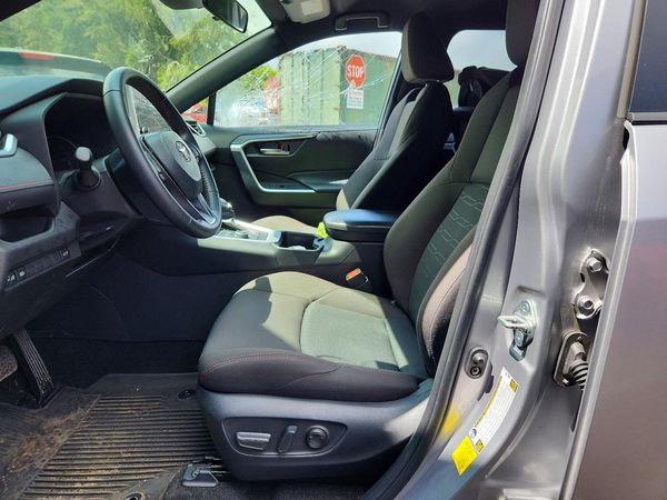 2025 TOYOTA RAV4 SE — DENT