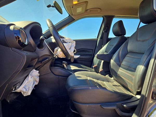 2019 NISSAN KICKS — DENT