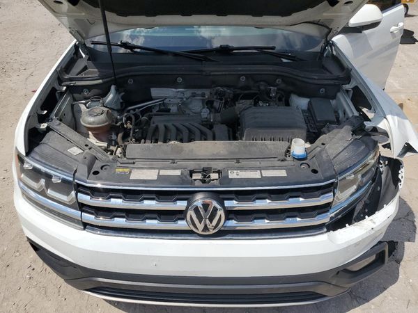 2019 VOLKSWAGEN ATLAS 4Motion SE — Engine bay