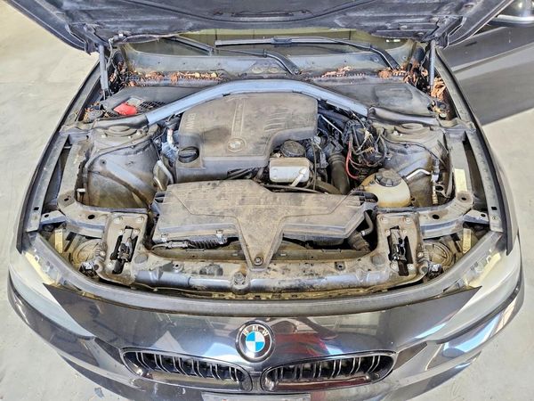 2013 BMW 3 SERIES — Engine bay