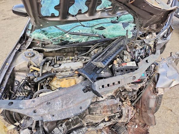 2015 TOYOTA CAMRY — Engine bay
