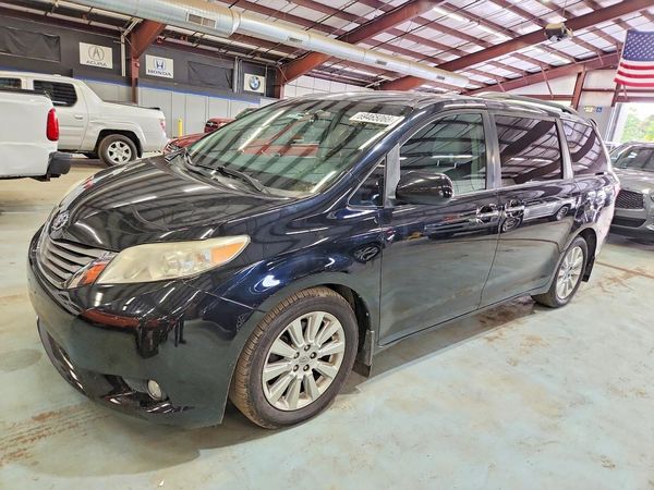 2015 TOYOTA SIENNA — DSFA — Front 3/4