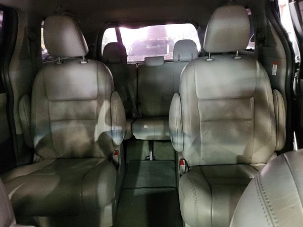 2015 TOYOTA SIENNA — SUVN