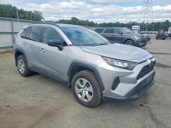 2019 TOYOTA RAV4 LE — Passenger 3/4