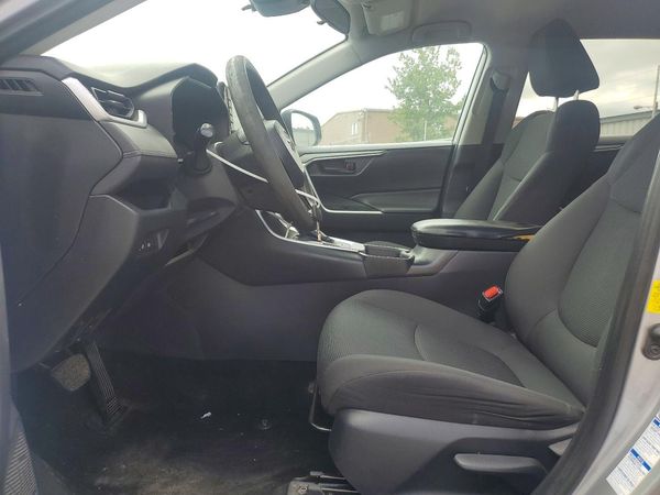 2019 TOYOTA RAV4 LE — DENT