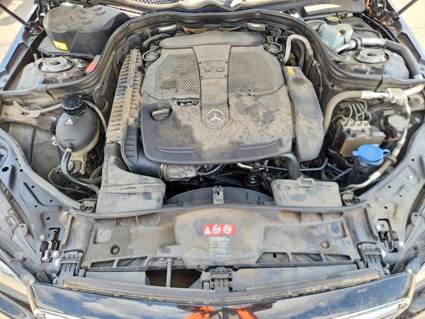 2014 MERCEDES-BENZ UK E350 — Engine bay