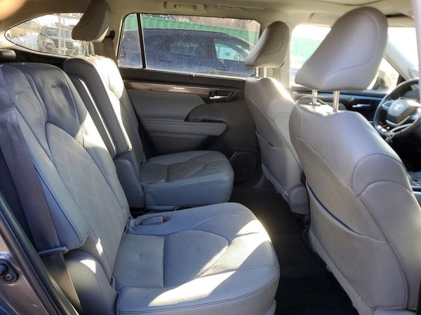 2023 TOYOTA HIGHLANDER Platinum