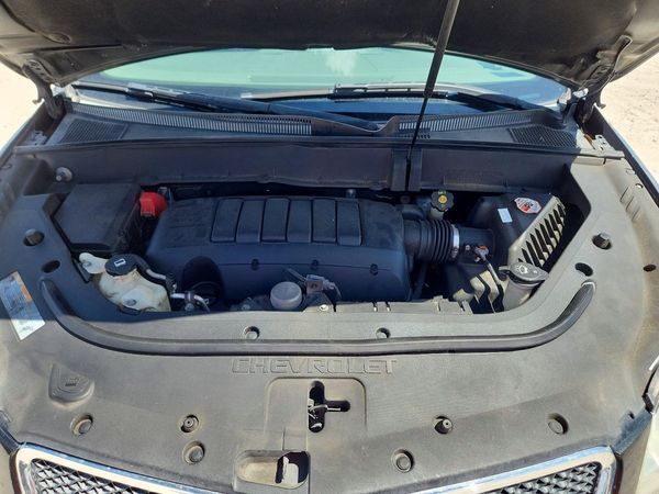 2012 CHEVROLET TRAVERSE LT — Engine bay