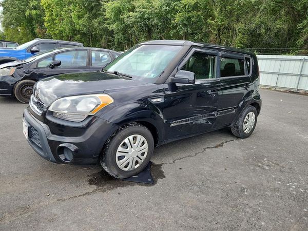 2012 KIA SOUL GL — Front 3/4