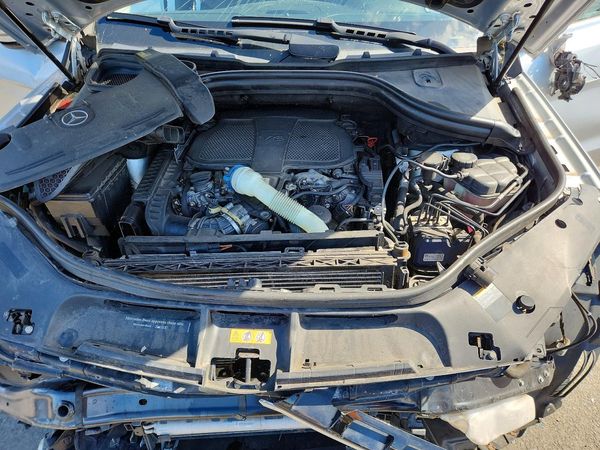 2015 MERCEDES-BENZ ML ML350 — Engine bay