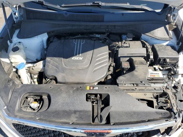 2017 KIA SORENTO — Engine bay