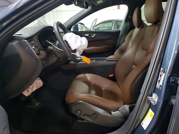 2022 VOLVO XC60 — DENT