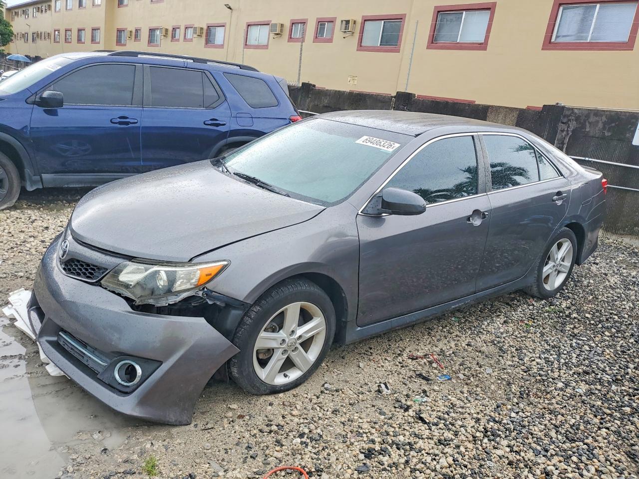 2014 TOYOTA CAMRY — Front 3/4