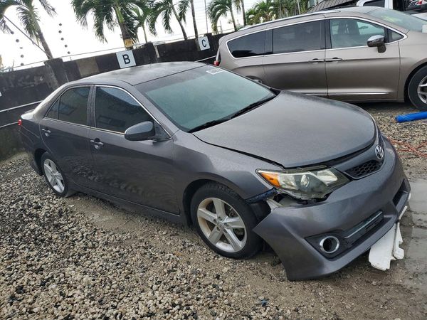 2014 TOYOTA CAMRY — Passenger 3/4