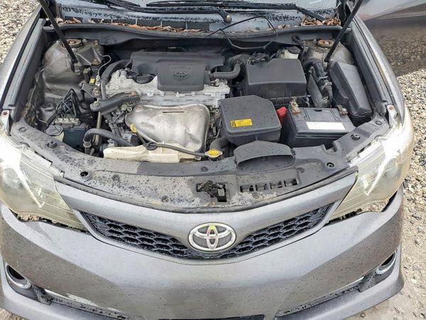 2014 TOYOTA CAMRY — Engine bay