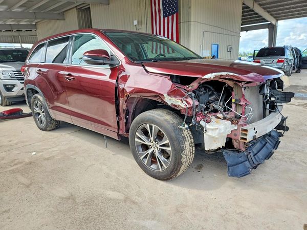 2018 TOYOTA HIGHLANDER LE — Passenger 3/4
