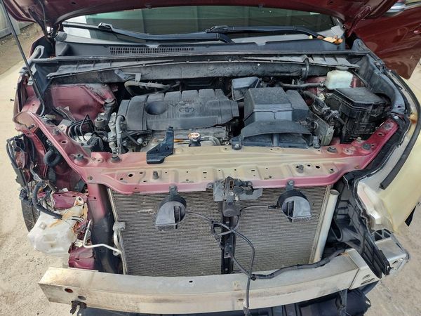 2018 TOYOTA HIGHLANDER LE — Engine bay