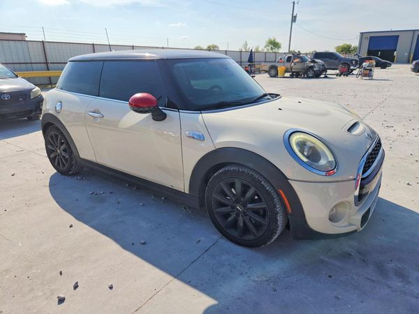 2015 MINI COOPER — Passenger 3/4