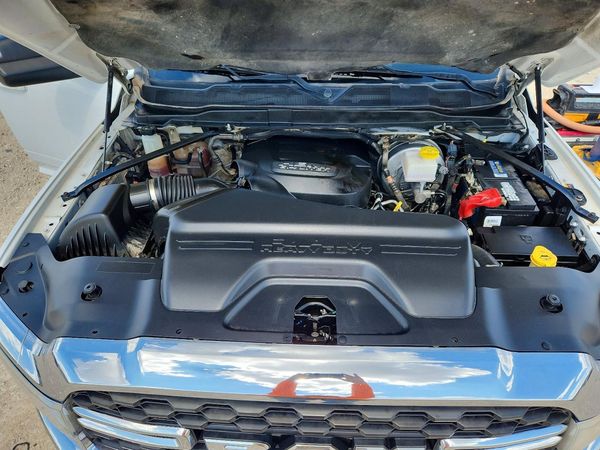 2022 RAM 2500 Big Horn, Lone Star — Engine bay